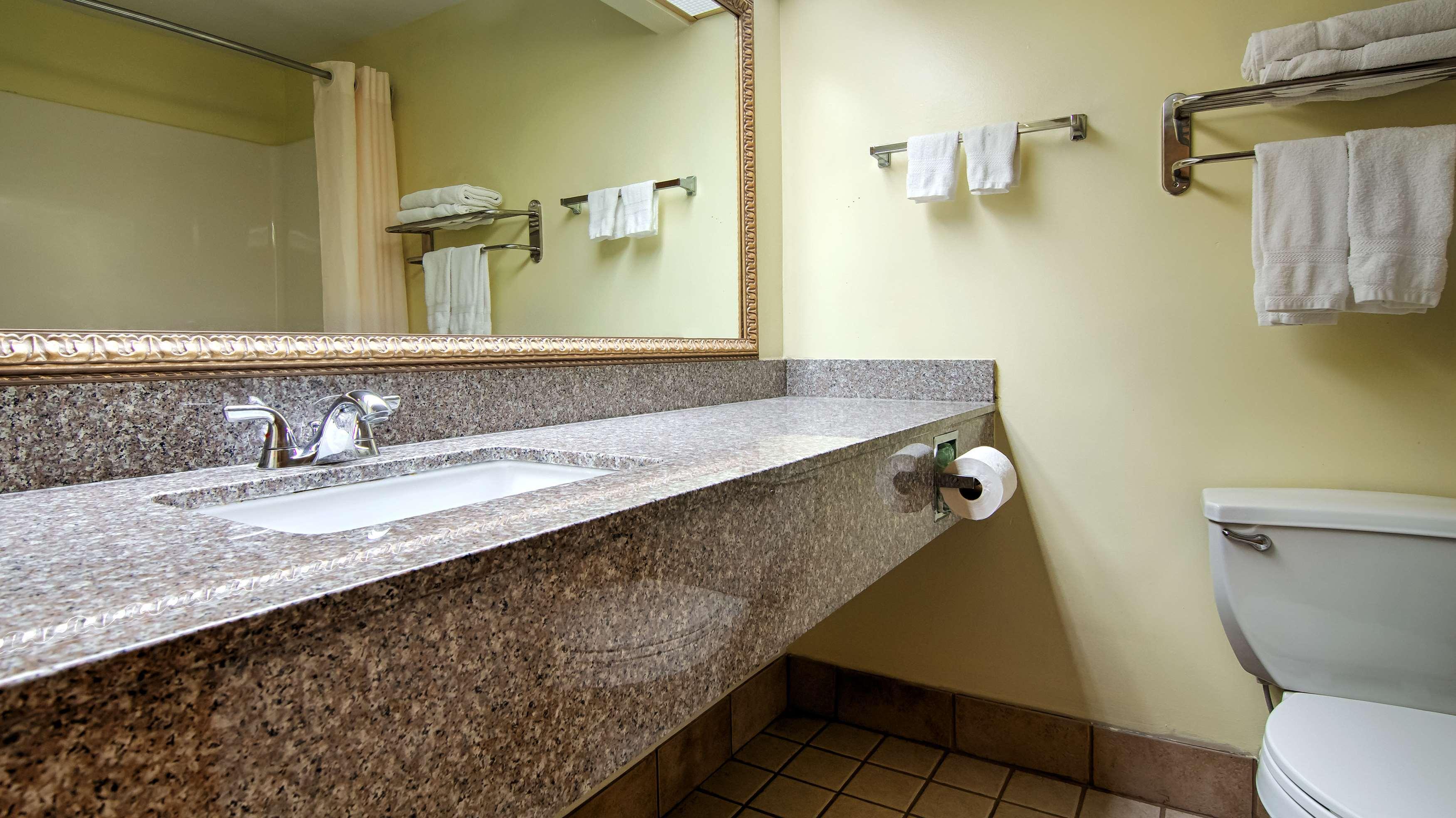 Best Western Rayne Inn Extérieur photo