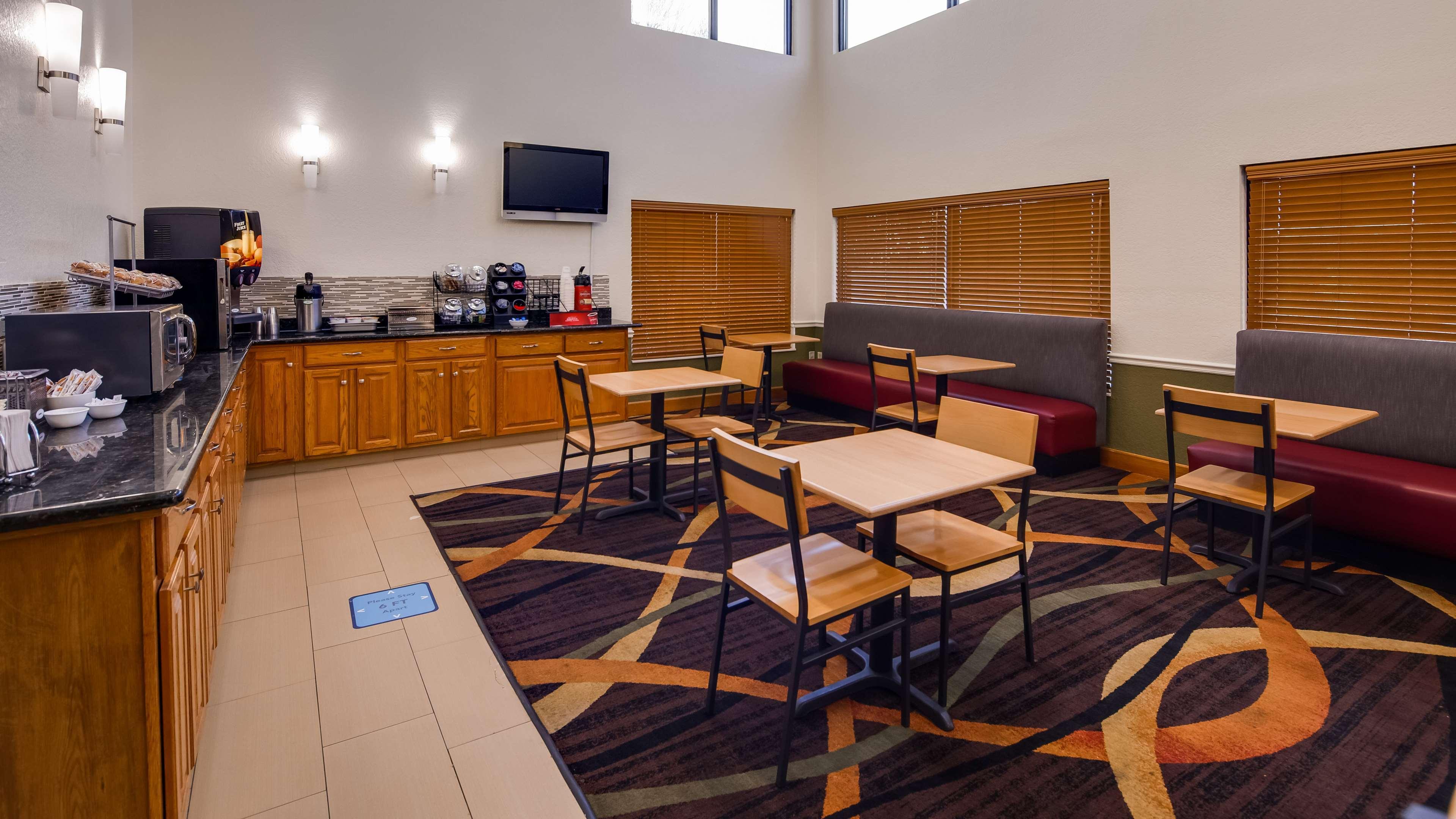 Best Western Rayne Inn Extérieur photo