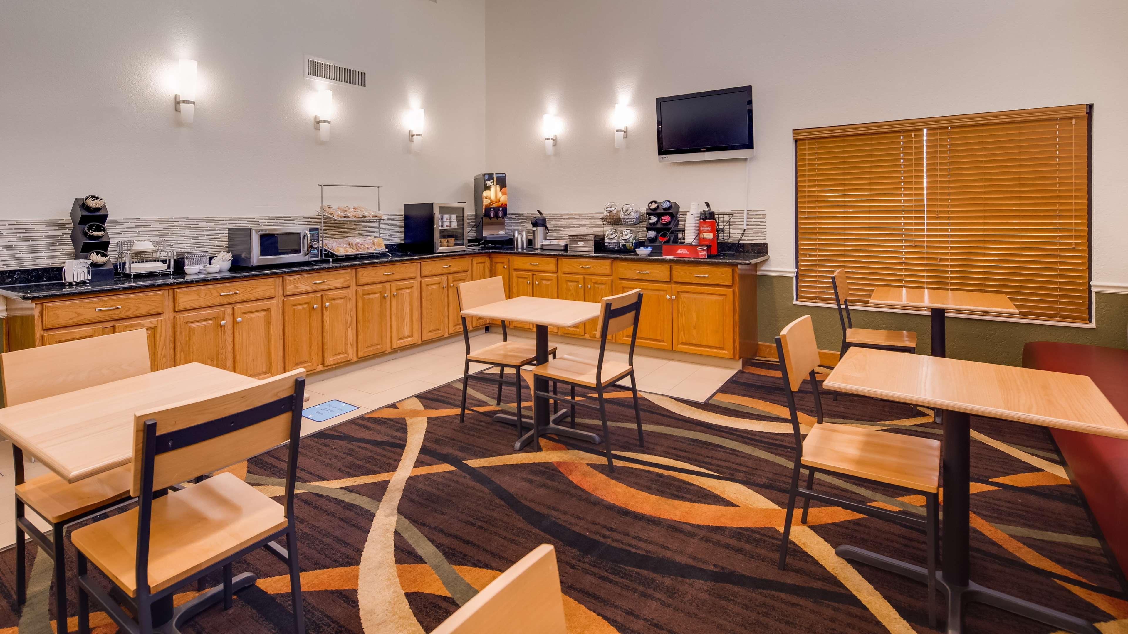 Best Western Rayne Inn Extérieur photo